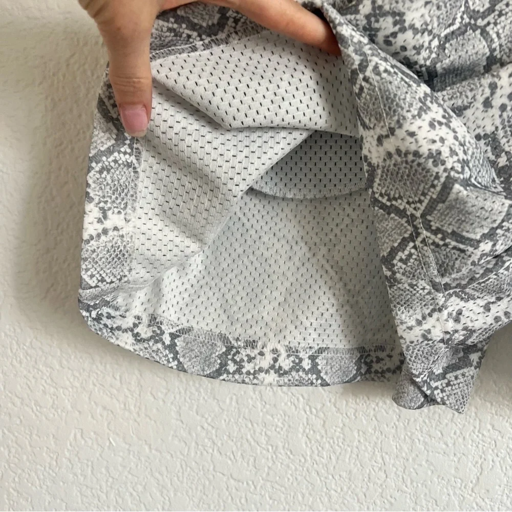 Bravest Studio Size XXL Grey Silver Snakeskin Patterned Shorts NEW